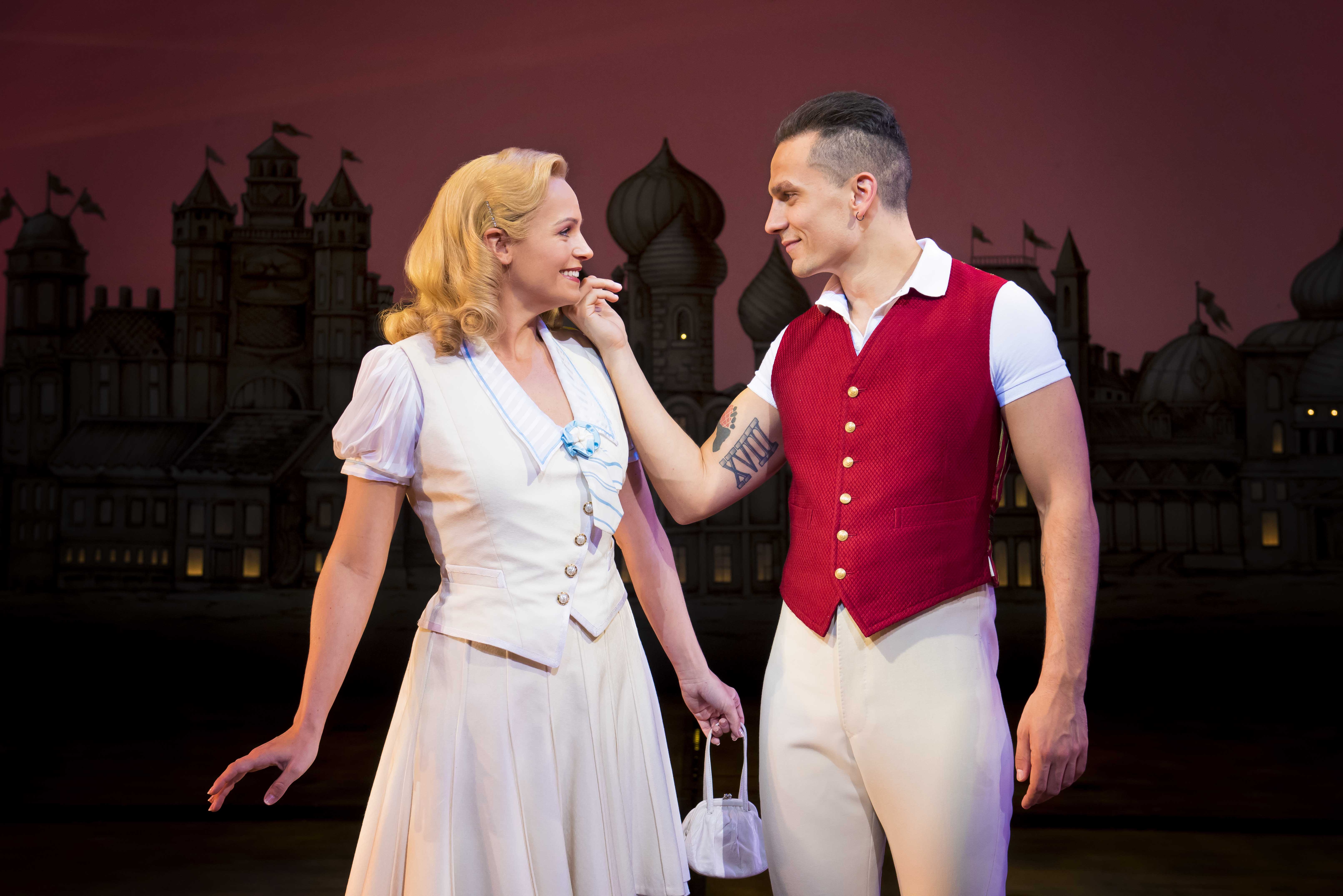 Wicked UK Ireland Tour 2018_Helen Woolf (Glinda) and Aaron Sidwell (Fiyero)_Photo by Matt Crockett_DSC_9035_RT