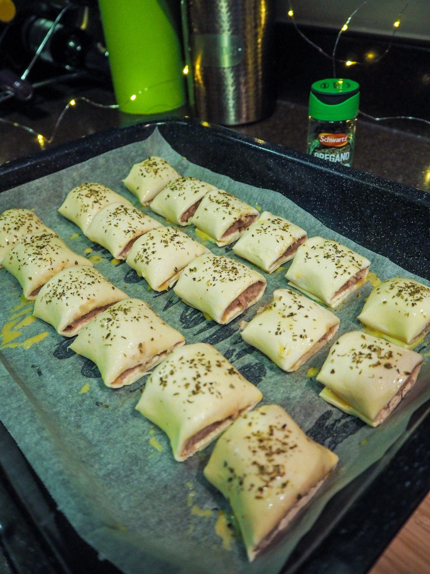 sausage rolls with oregano